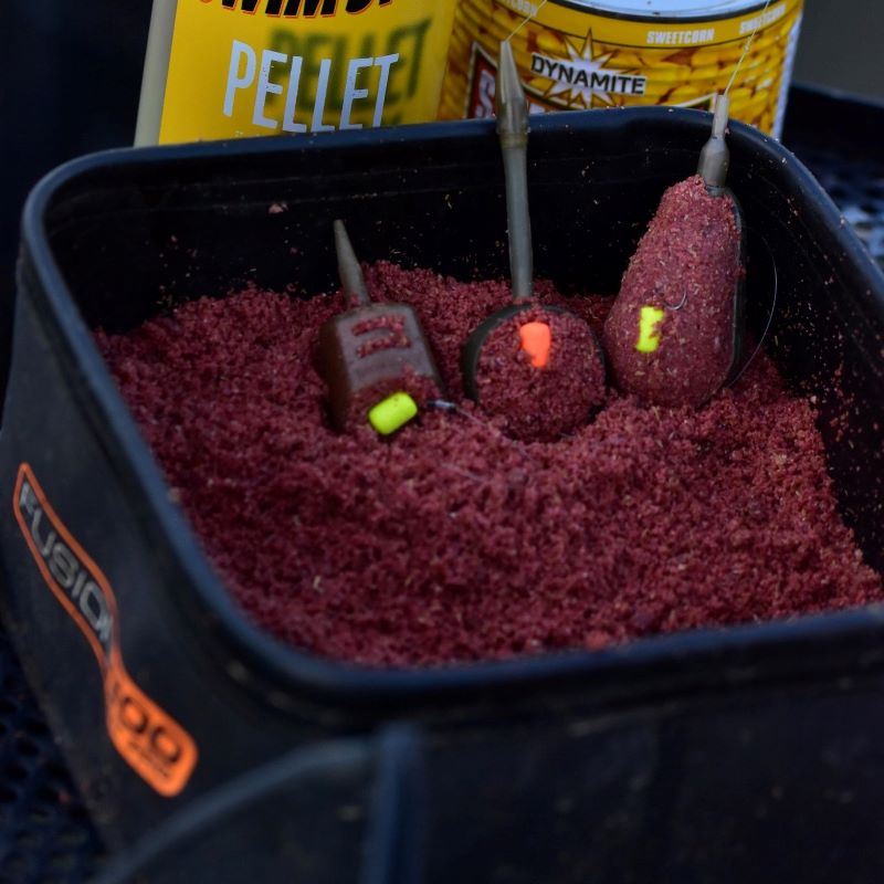 Load image into Gallery viewer, Dynamite Baits Robin Red Method Mix 1.8kg

