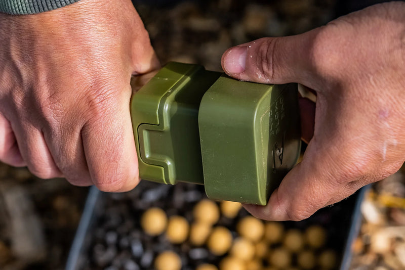 Load image into Gallery viewer, OMC CHOPSTIX Bait Chopping FADE PVA Mesh System
