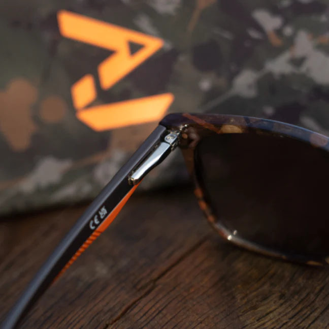 Load image into Gallery viewer, OMC Otton Polarised Sunglasses
