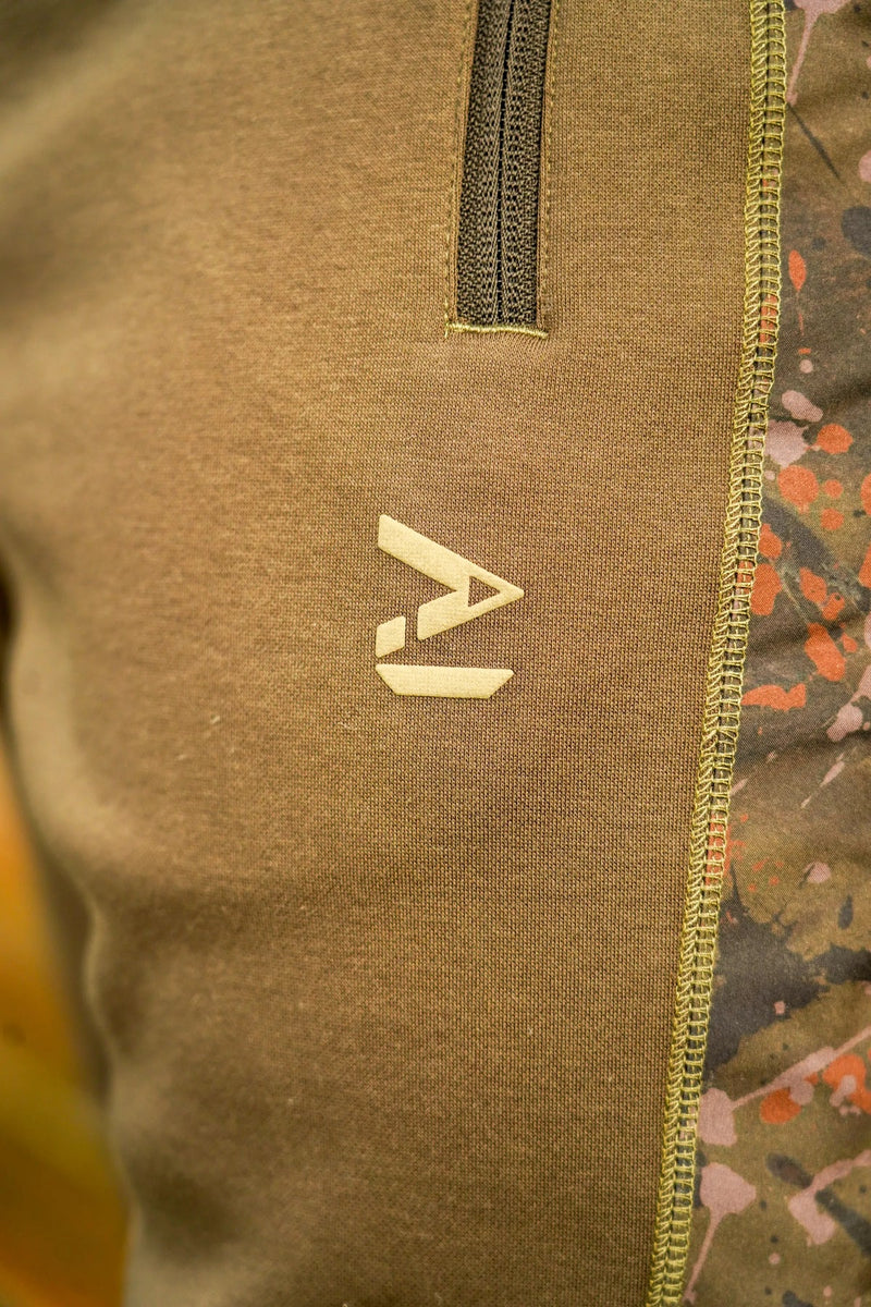 Load image into Gallery viewer, OMC Slash Camo Joggers
