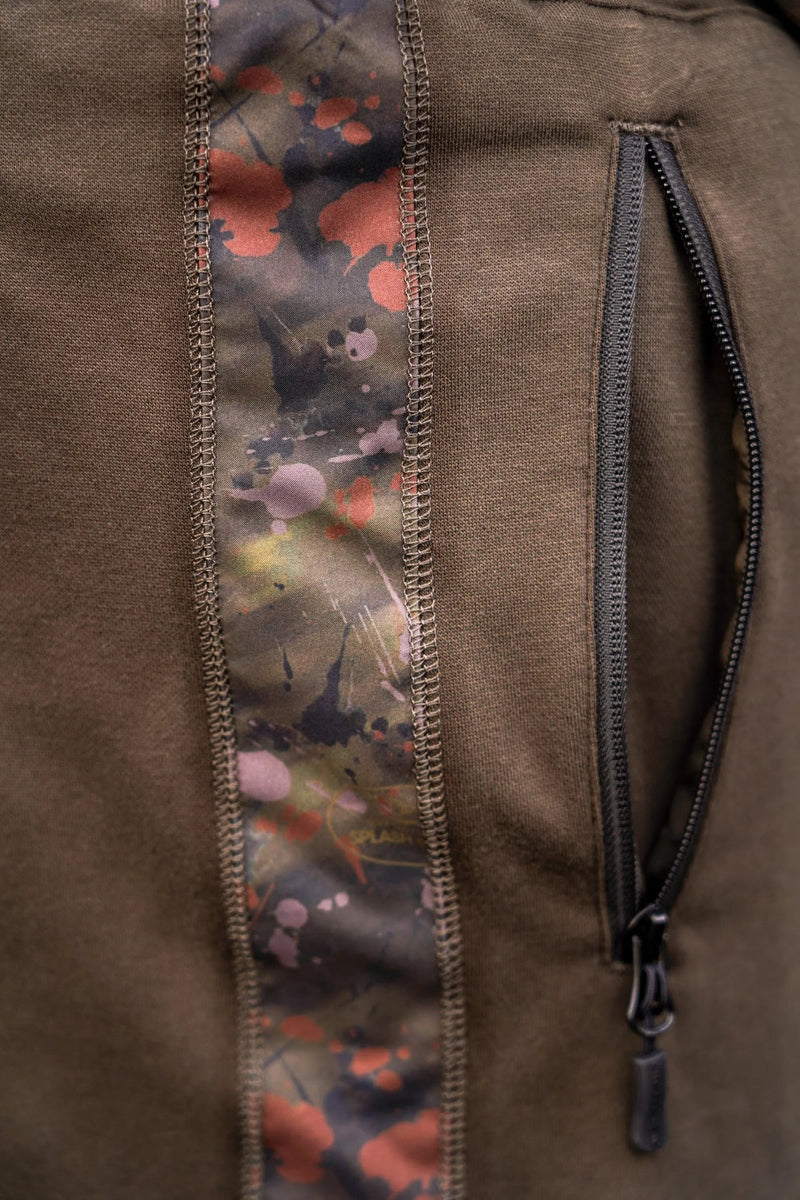 Load image into Gallery viewer, OMC Slash Camo Joggers
