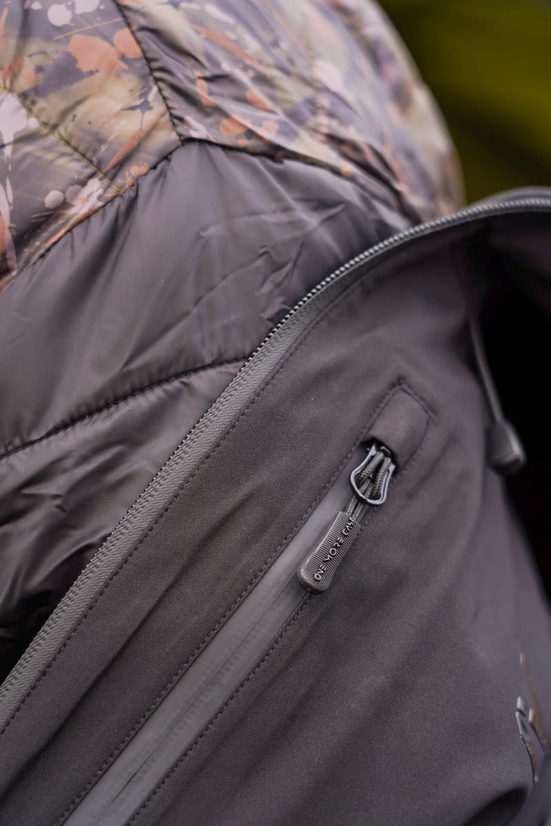 Load image into Gallery viewer, OMC Splash Camo Knight Puffer Jacket
