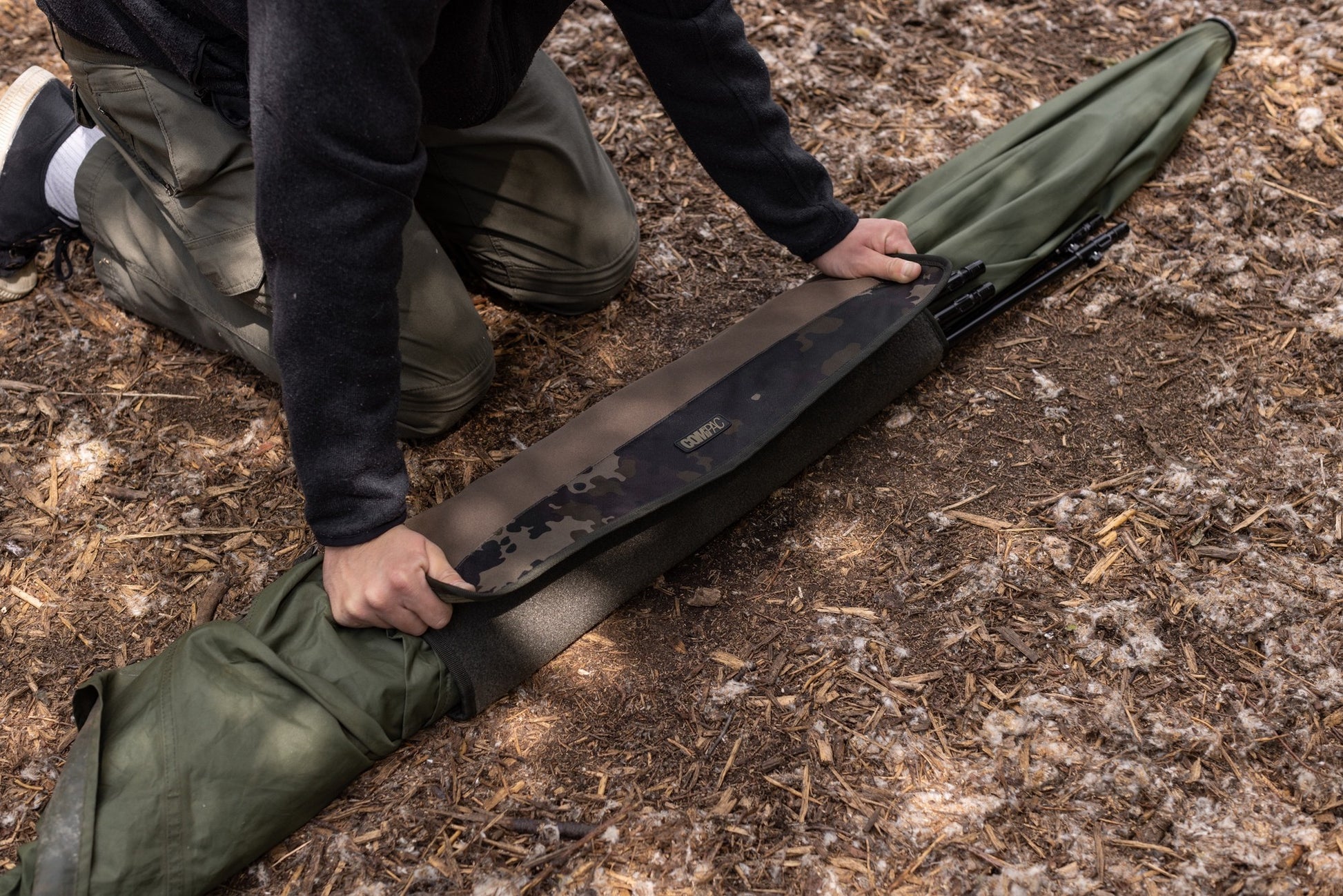 Korda - Compac Brolly Wrap Dark Kamo-4