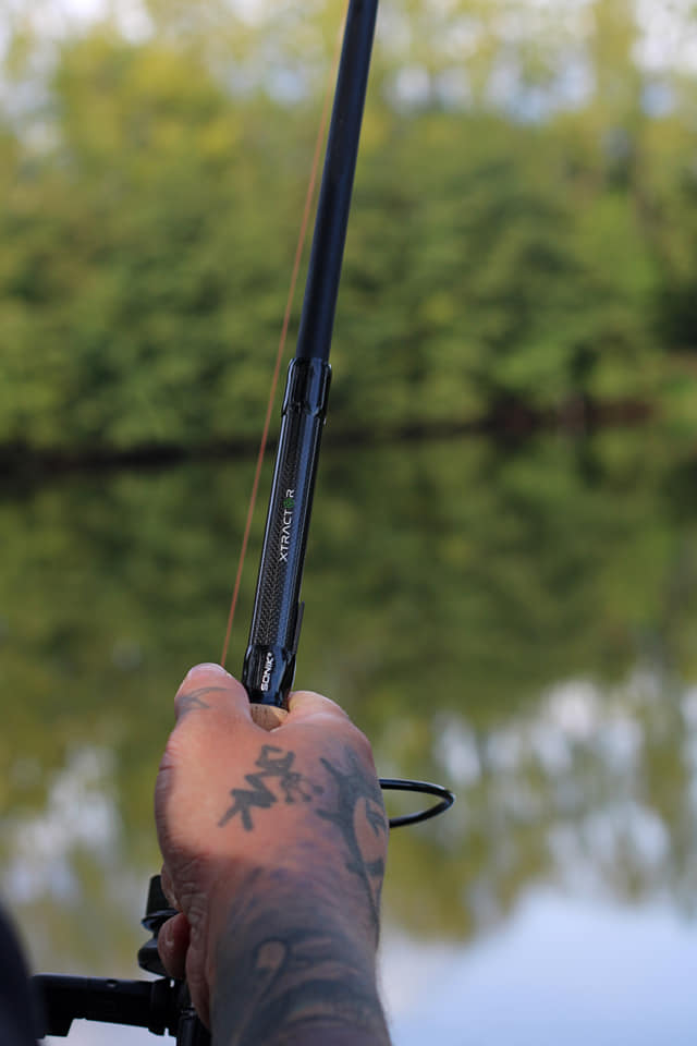 Load image into Gallery viewer, Sonik Xtractor Carp Rod 10ft 3.5lb
