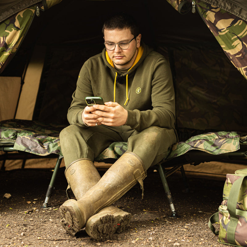 Wychwood Riot Tactical Compact 6-leg Bed Chair-2